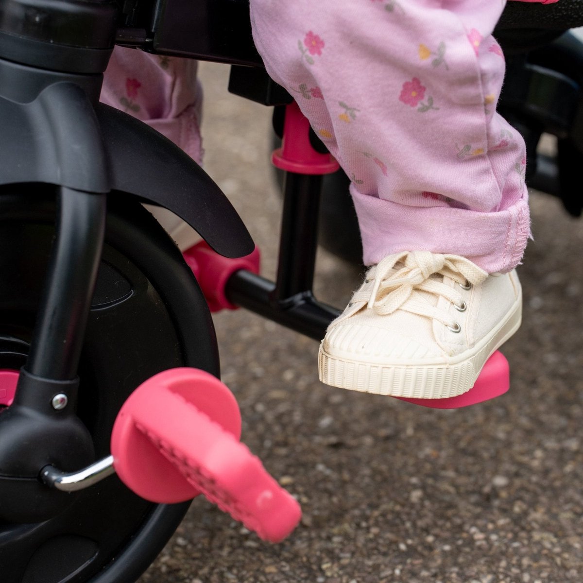 DELUXE 4 in 1 roze driewieler voor kinderen