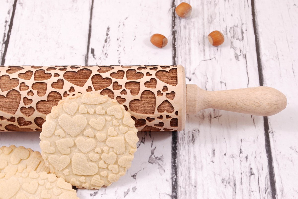 MoodForWood Studio - Houten Deegroller - Gegraveerd - 43 cm - Handvaten - Hartjesdesign