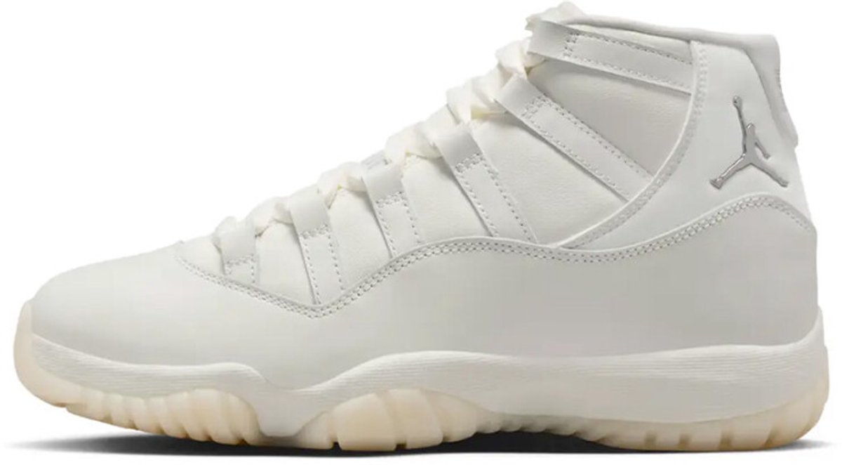 Jordan 11 Retro Pearl (Women's)
