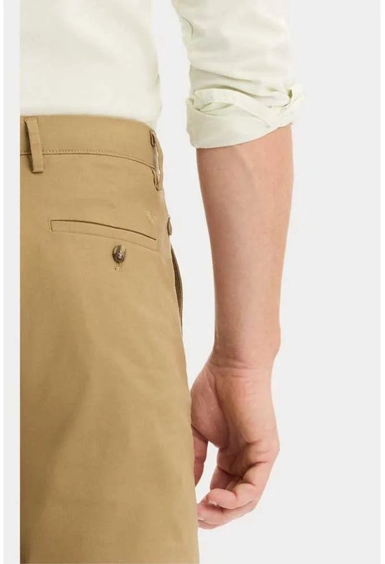 Dockers Crafted Khaki Slim Tapered Fit Broek Beige 33 / 32 Man