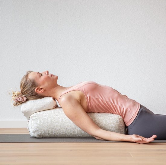 Yoga Hulpmiddel - Steun Kussen - Ontspanningsoefeningen - Afneembare hoes - 60x25x17 cm - Donkerrood — afbeelding 4