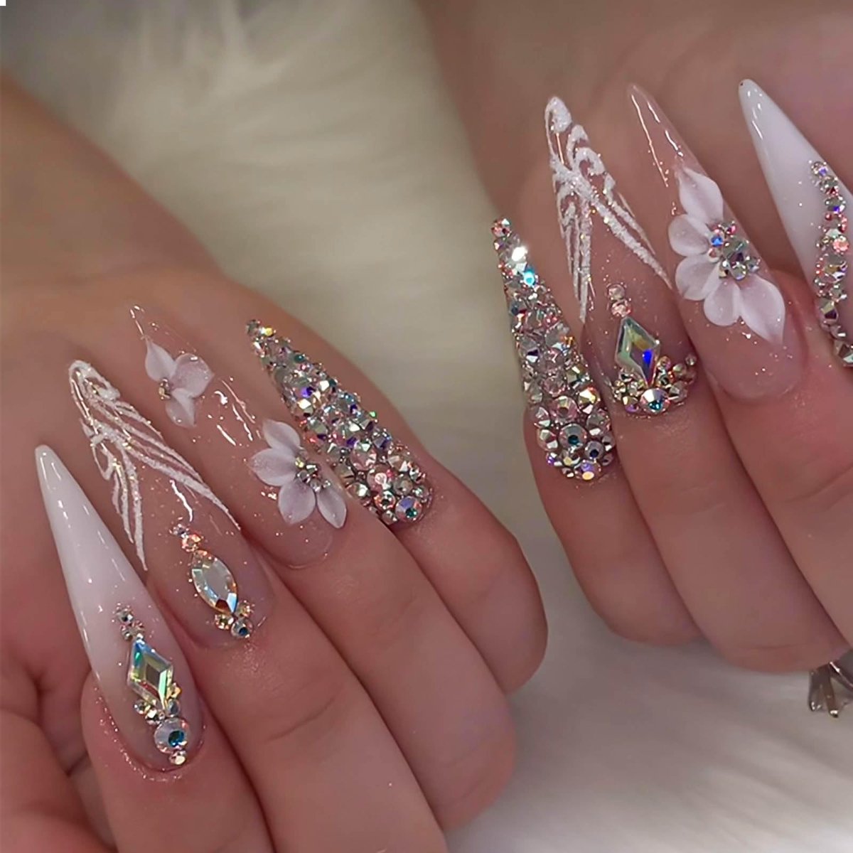 Allecto - Long Stiletto Press-on Nails met Strass - Witte Ombre Glitter - 24 Stuks