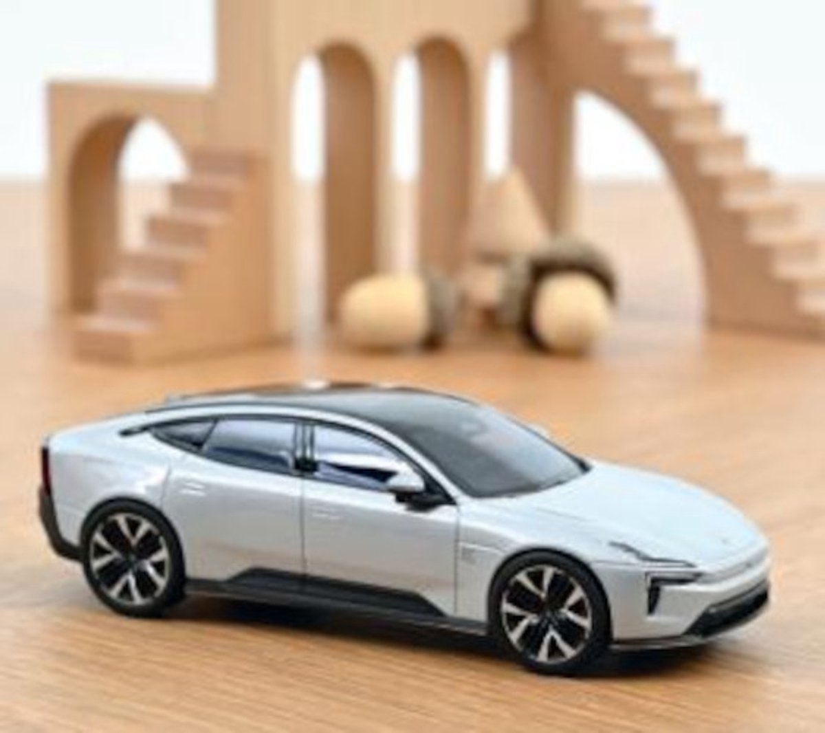 Volvo Polestar 5 2025 Magnesium Grijs Modelauto 1/43 Norev