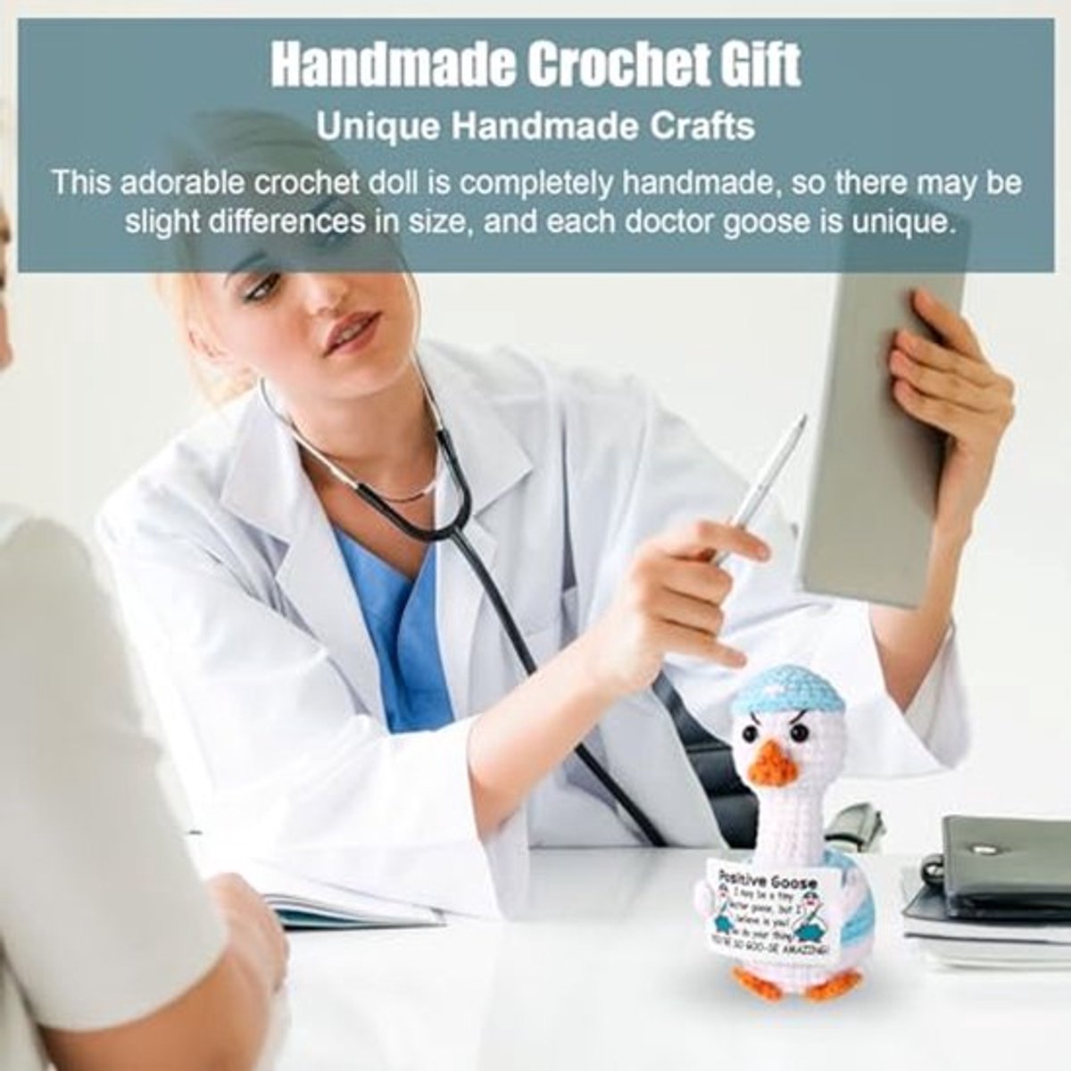 Positieve gehaakte gans, 9 cm doktersthema handgemaakte pop met dokterskleren. Grappige gehaakte gans met inspirerende kaart. Emotioneel cadeau.