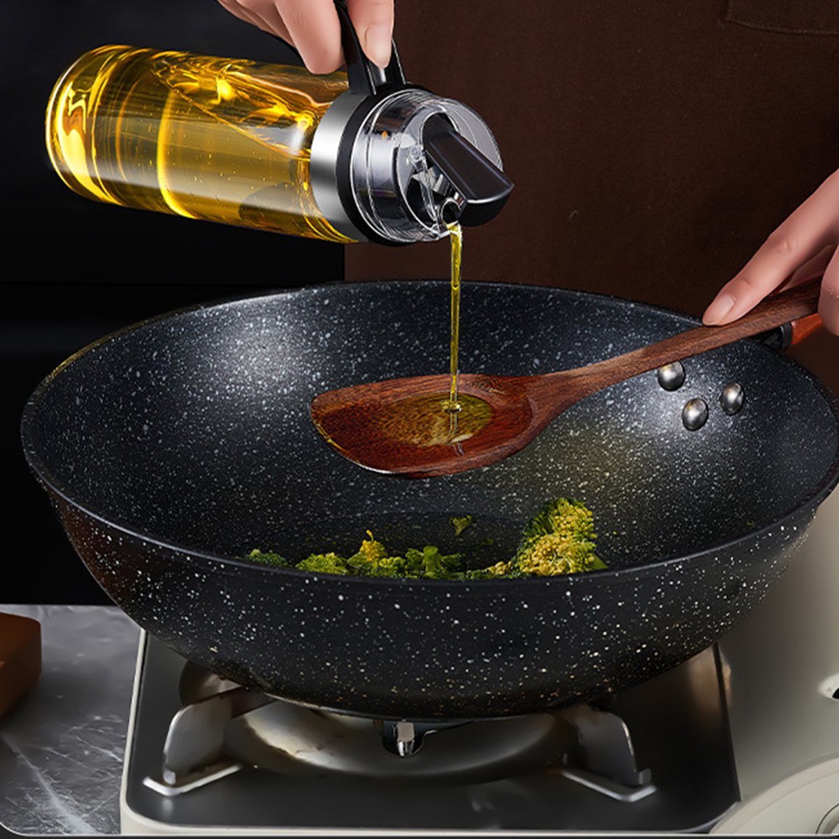FloraGrace Olie- & Azijnstellen - Glazen Oliedispenser - Lekvrije Olie- en Azijnfles 550ml - Oliekan voor Koken - Automatische Opening - Transparant Glas