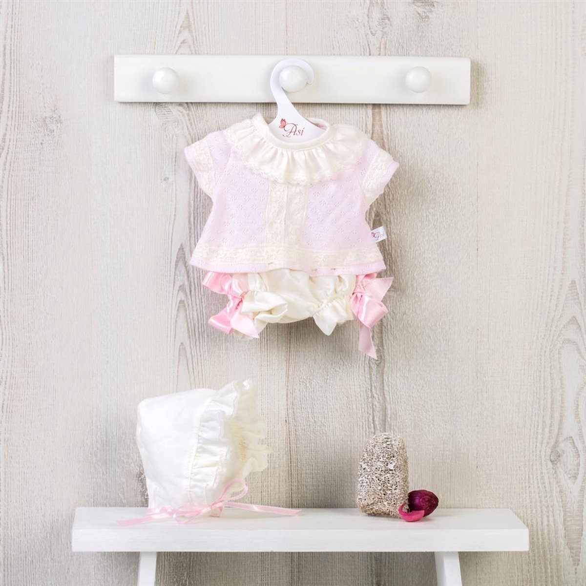 Asi poppenkleding set - blouse, shorts en mutsje - babyroze - poppenoutfit.