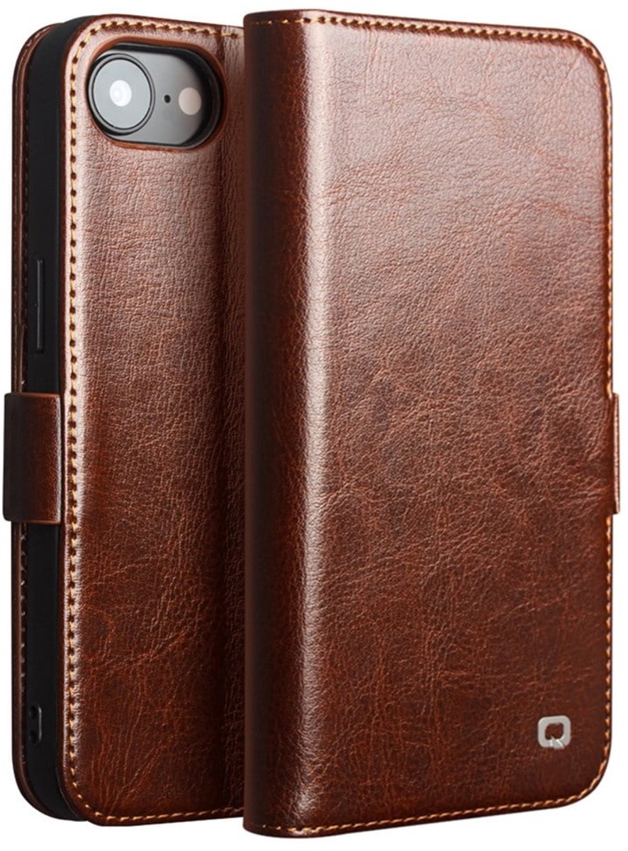 Qialino Geschikt voor iPhone 17e / Geschikt voor iPhone 16e hoesje - Leren bookcase - Magnetische sluiting - Bruin