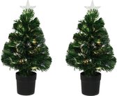 2x stuks fiber optic kerstboom/kunst kerstboom met verlichting en ster piek 60 cm - Fibre kerstbomen met lampjes/lichtjes