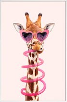 JUNIQE - Poster in kunststof lijst Dorstige Giraffe -40x60 /Bruin &