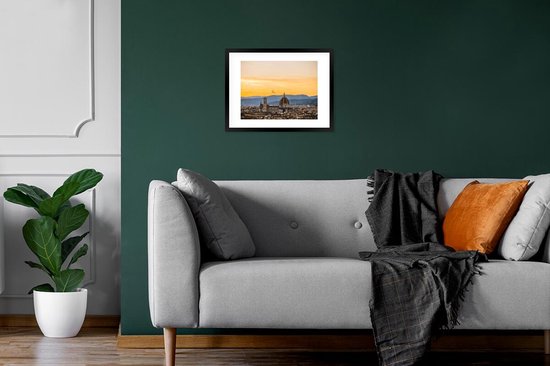 Photo dans le cadre - Vue de Florence avec le Dom de Florence et un beau coucher de soleil en Italie Cadre photo noir avec passe-partout blanc petit 40x30 cm - Affiche dans le cadre (Décoration murale salon / chambre)