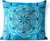 Buitenkussens - Tuin - Vierkant patroon met een gedetailleerde mandala op een blauwe achtergrond - 45x45 cm