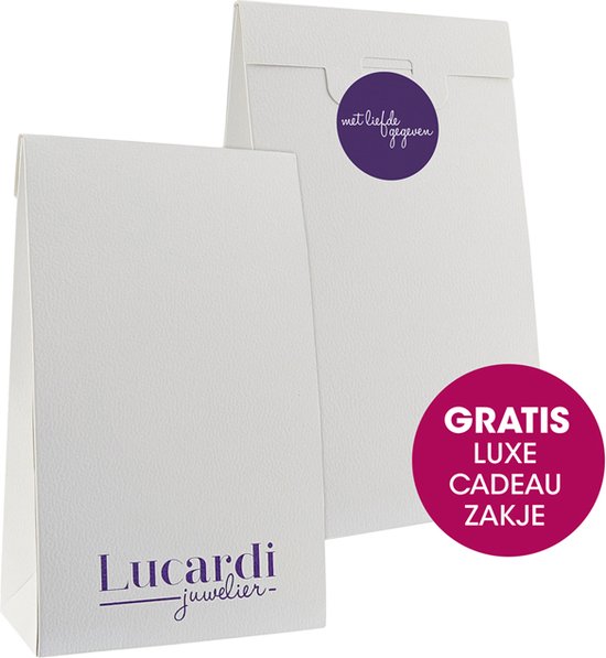 Twee witte Lucardi juwelier geschenktasjes, één met de tekst 'met liefde uitgegeven'.