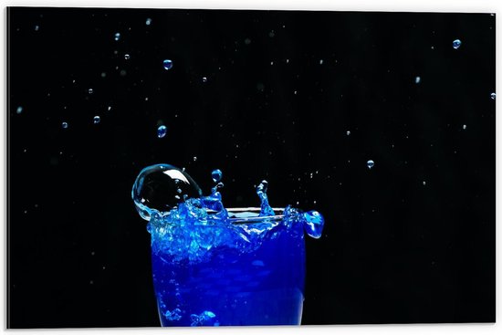 Dibond - Glas met Blauw Drinken - 60x40cm Foto op Aluminium (Met Ophangsysteem)