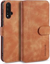 DG.MING Retro Oil Side Horizontal Flip Case met houder & kaartsleuven & portemonnee voor Huawei Nova 5 / Nova 5 Pro (bruin)
