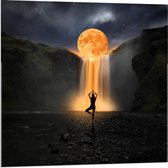 Acrylglas - Maan Zakkend in Waterval - 80x80cm Foto op Acrylglas (Wanddecoratie op Acrylglas)