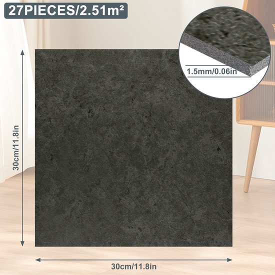 Een donkergrijze PVC vloertegel van 30x30 cm met een steenachtig patroon en een dikte van 1,5 mm.