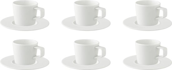 Zes witte koffiekopjes met schoteltjes op een zwarte achtergrond.