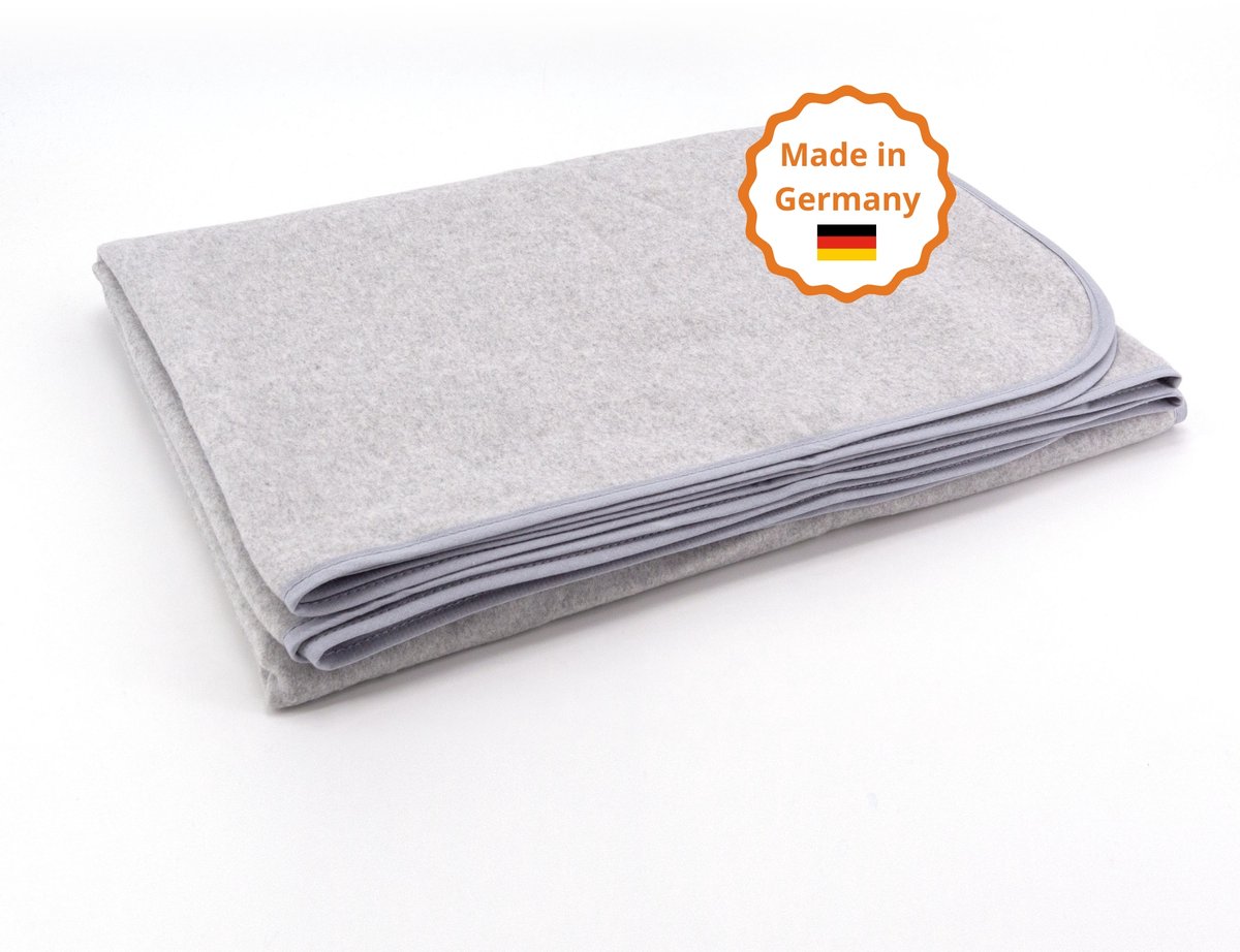sleepling 150 x 200 cm premium plaid | knuffel- en sofadeken | van katoenmix | Made in Germany | wasbaar op 30 graden | lichtgrijs