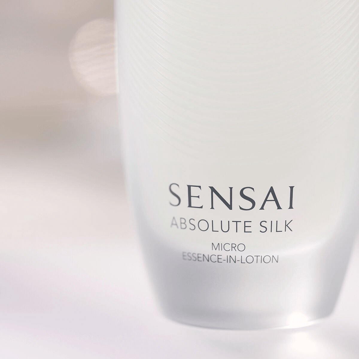 Goedkoopste SENSAI Absolute Silk Micro Esssence-In-Lotion Gezichtslotion 125ml