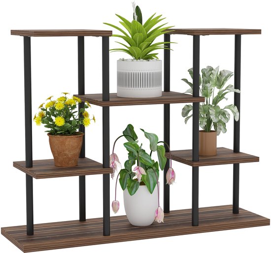 Plantenrek met donkerbruine houten planken en zwarte metalen staanders, gedecoreerd met diverse planten.