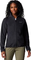 Vrouw draagt een zwarte Columbia fleece trui met ritssluiting en olijfgroene broek.