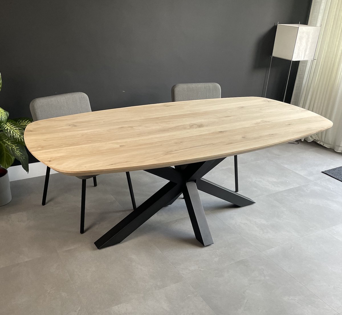 Blackwood - Deens Ovale Eettafel - Puur Massief Eiken - Behandeld - 300x120 centimeter - Stalen Matrix Poot