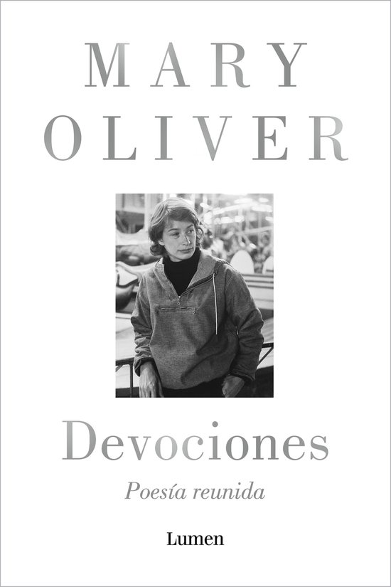 Couverture du livre avec une photo en noir et blanc de Mary Oliver, titrée 'Devociones'.