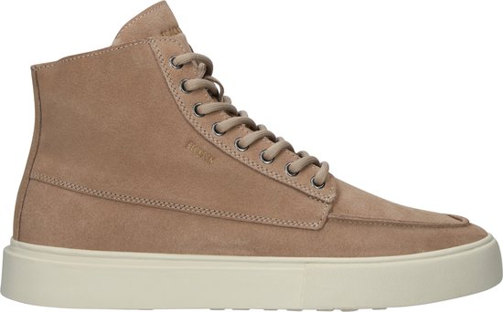 Hoge beige suède Blackstone sneaker met witte zool en veters.