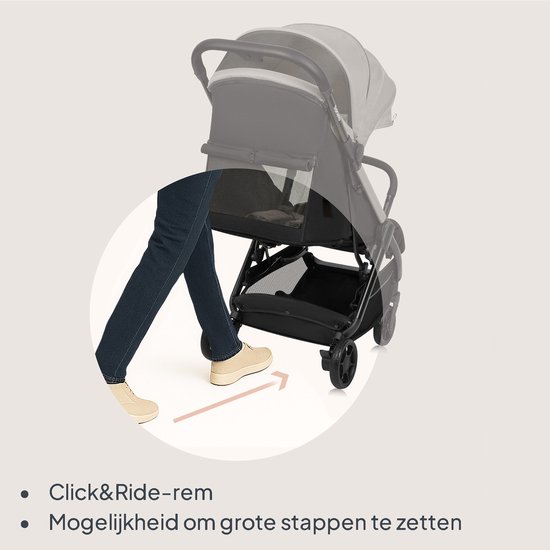 Grijze buggy met Click&Ride-rem, en de mogelijkheid om grote stappen te zetten bij het lopen.