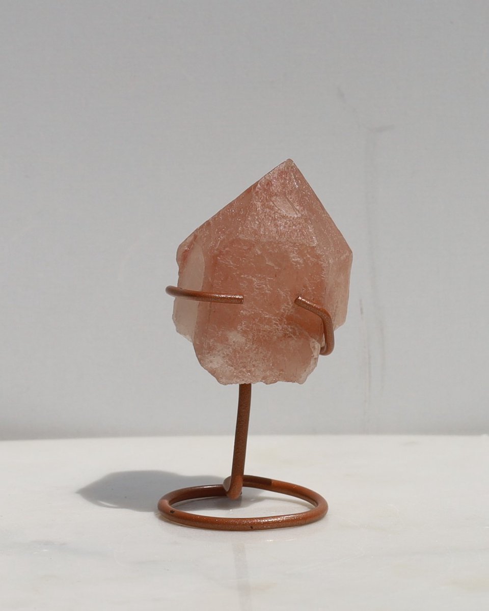 Unique Gemstones - Lemurian Kwarts puntje op standaard - Edelstenen en Mineralen - Kristallen - Spiritualiteit - Woondecoratie