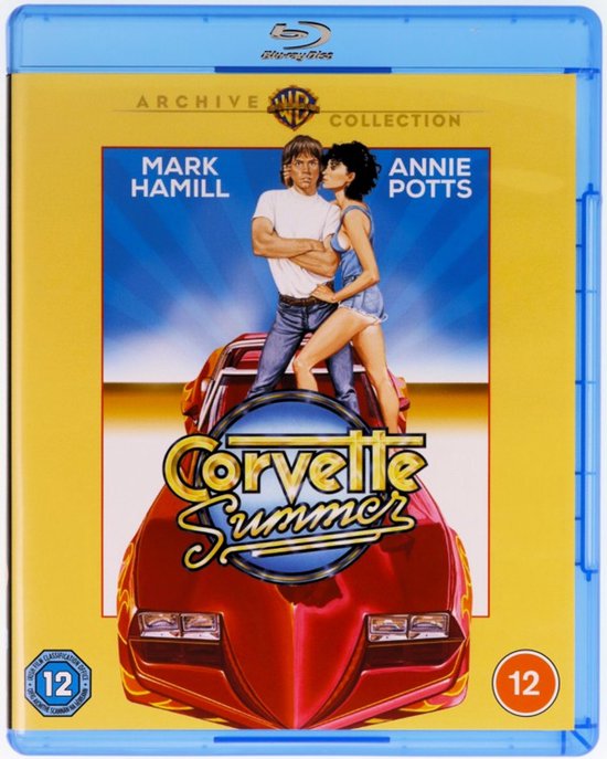 Blu-ray hoes voor Corvette Summer met Mark Hamill en Annie Potts op een rode auto, met 12 classificatie.