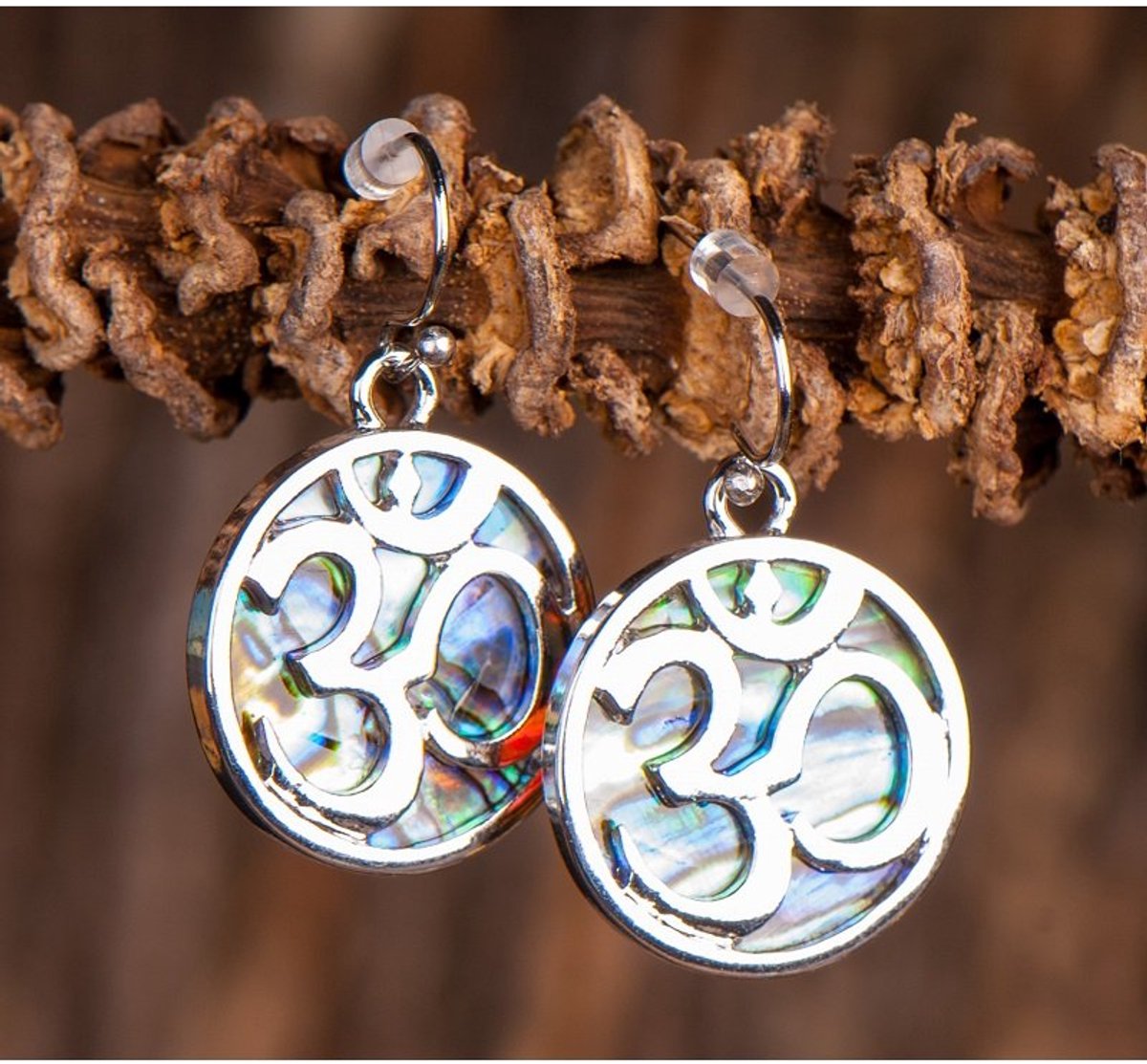 Oorbellen ohm met paua schelp