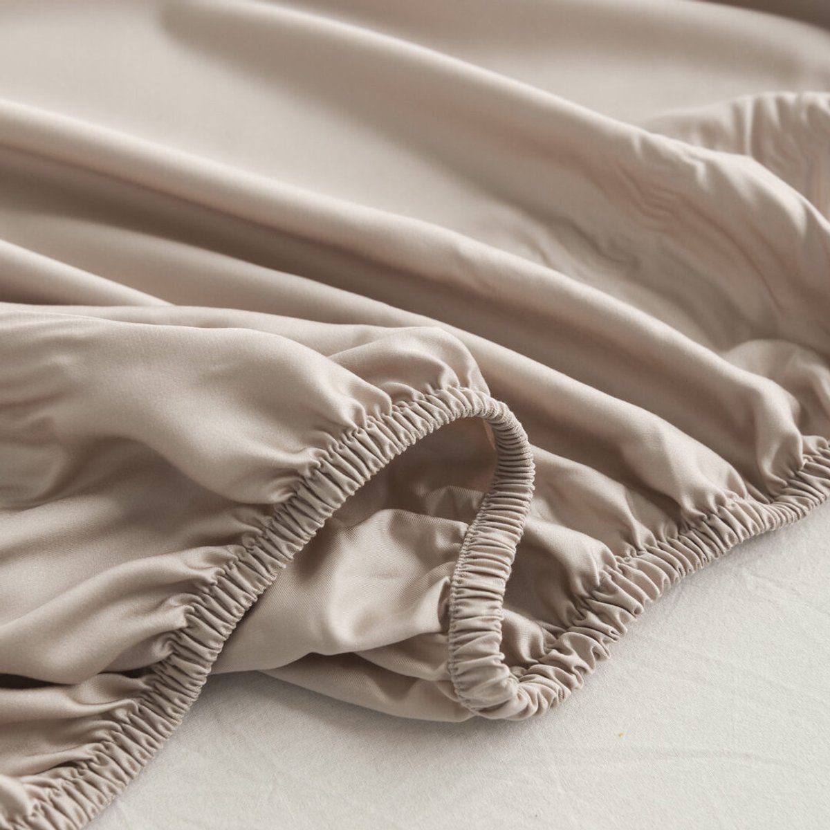 Boomba Bamboo Bamboe hoeslaken Soft Taupe beige 160x220/210 cm – Standaard matras, zacht, ademend & hypoallergeen | Boomba Bamboo®