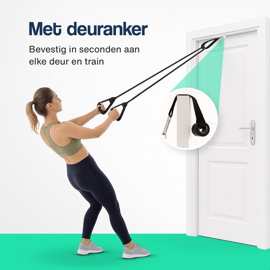 Vrouw doet een oefening met een deuranker en weerstandsbanden, 'Met deuranker'.