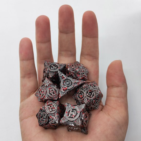 Ensemble de dés Joya Kids® Dungeons and Dragons | Set de Dés DnD Polydice | Ensemble de dés D&D | Ensemble de 7 dés en Métal | Coffre de rangement de Luxe inclus | Dés en métal avec éclaboussures de sang | Du sang