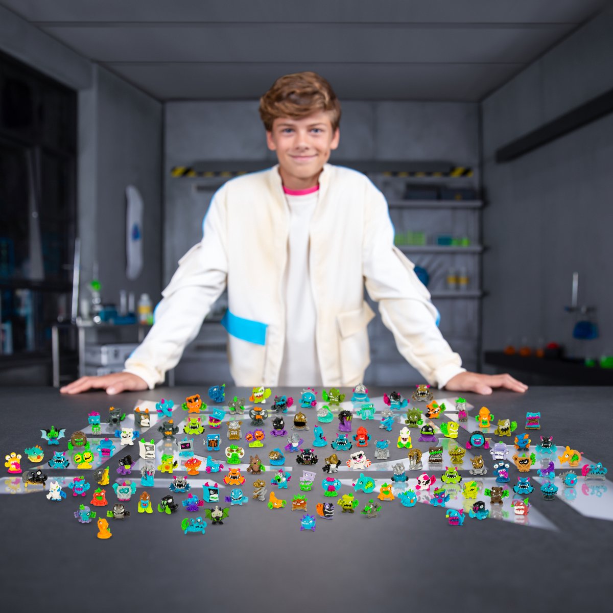 MrBeast Swarms Mega Lab – Lot De 12 Essaims Avec Personnages à Collectionner – Ajoutez De L'eau, Secouez Et Révélez !
