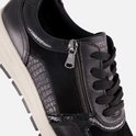 Zwarte sneaker met rits en veters, gedeeltelijk met crocoprint en glanzende details.