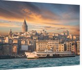 Zicht op een veerboot en de Galatatoren in Istanbul - Foto op Dibond - 80 x 60 cm
