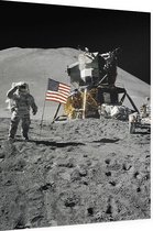 Astronaut salutes beside U.S. flag (maanlanding) - Foto op Dibond - 30 x 40 cm