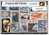Parachutisten – Luxe postzegel pakket (A6 formaat) : collectie van 25 verschillende postzegels van parachutisten – kan als ansichtkaart in een A6 envelop - authentiek cadeau - kado