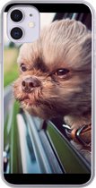 Geschikt voor iPhone 11 hoesje - Hond - Auto - Dier - Siliconen Telefoonhoesje