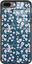 iPhone 8 Plus/7 Plus hoesje glass - Bloemen blauw | Apple iPhone 8 Plus case | Hardcase backcover zwart