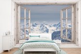 Behang - Fotobehang Doorkijk - Berg - Sneeuw - Breedte 525 cm x hoogte 350 cm