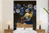 Behang - Fotobehang Melkmeisje - Meisje met de parel - Delfts Blauw - Breedte 225 cm x hoogte 350 cm