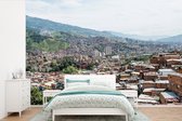 Behang - Fotobehang Het bergachtige landschap van Medellín in Colombia - Breedte 450 cm x hoogte 300 cm