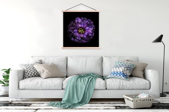 fleur violette qui est représentée sur un fond noir affiche scolaire lattes plates vierges 120x120 cm - Tirage photo sur affiche textielposter (décoration murale salon / chambre)