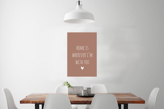Affiche citation anglaise «Home is everywhere I'm with you » avec un cœur sur fond marron - 40x60 cm