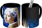 Magische Mok - Foto op Warmte Mokken - Koffiemok - Meisje met de parel - Delfts blauw - Vermeer - Bloemen - Schilderij - Oude meesters - Magic Mok - Beker - 350 ML - Theemok