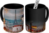 Magische Mok - Foto op Warmte Mok - Herfstbomen en een uitzicht op de Eiffeltoren - 350 ML