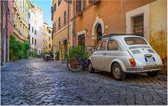 Fiat in klassiek straatbeeld van Trastevere in Rome - Foto op Forex - 45 x 30 cm